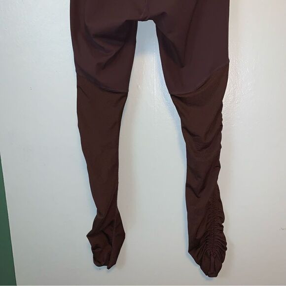 Fabletics Leggings Size medium - Picture 6 of 6